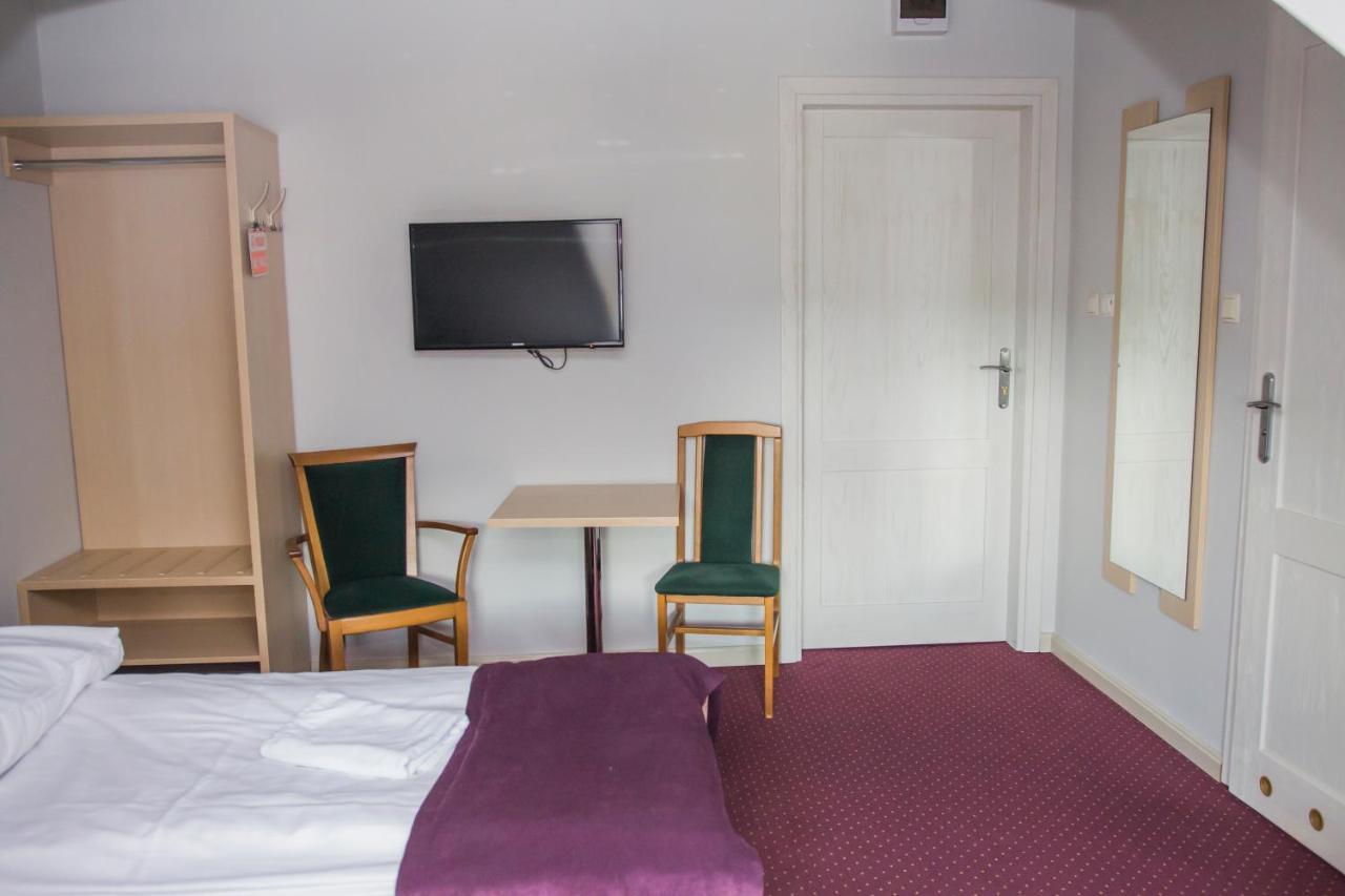 Dworek Jablonna Jablonna Majatek Exteriör bild